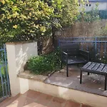Maisonnette La Roseraie Avec Terrasse Proche Centre
